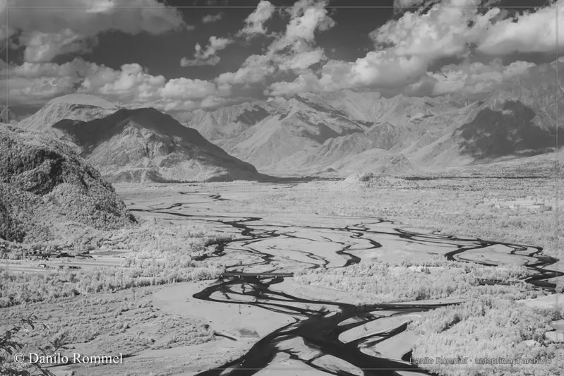 Fotografia dalla raccolta «Montagne, fiumi e laghi», opera 014