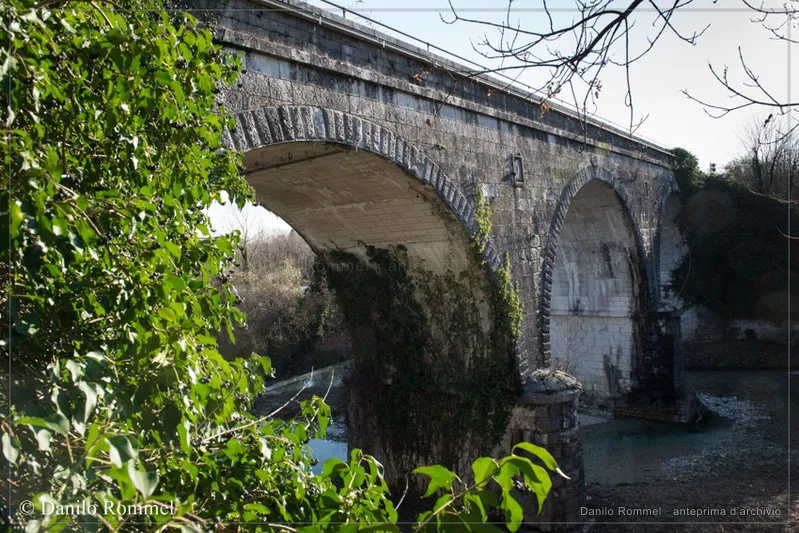 Fotografia dalla raccolta «Ferrovia Gemona–Sacile», opera 008