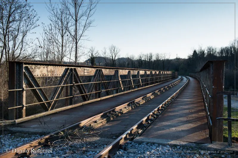 Fotografia dalla raccolta «Ferrovia Gemona–Sacile», opera 010