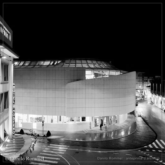 Fotografia dalla raccolta «Pordenone — Luci e ombre», opera 001